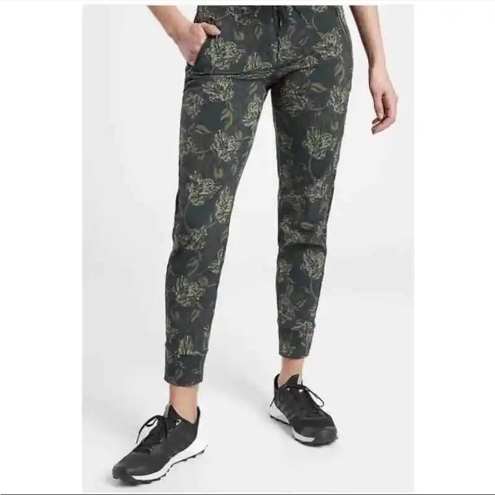 Athleta Trekkie North Printed Jogger Mid Rise Outdoor Terra Firma Olive Green 18